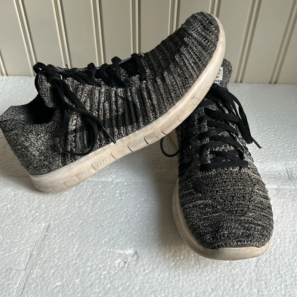 Nike Free kids youth run flyknit natural lace up sneakers size 6.5Y black grey